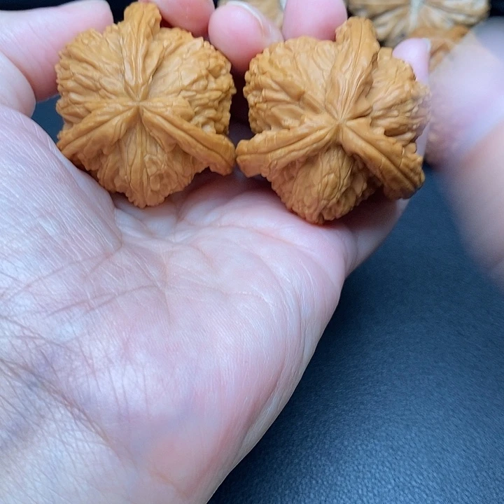 文玩核桃把件白奔