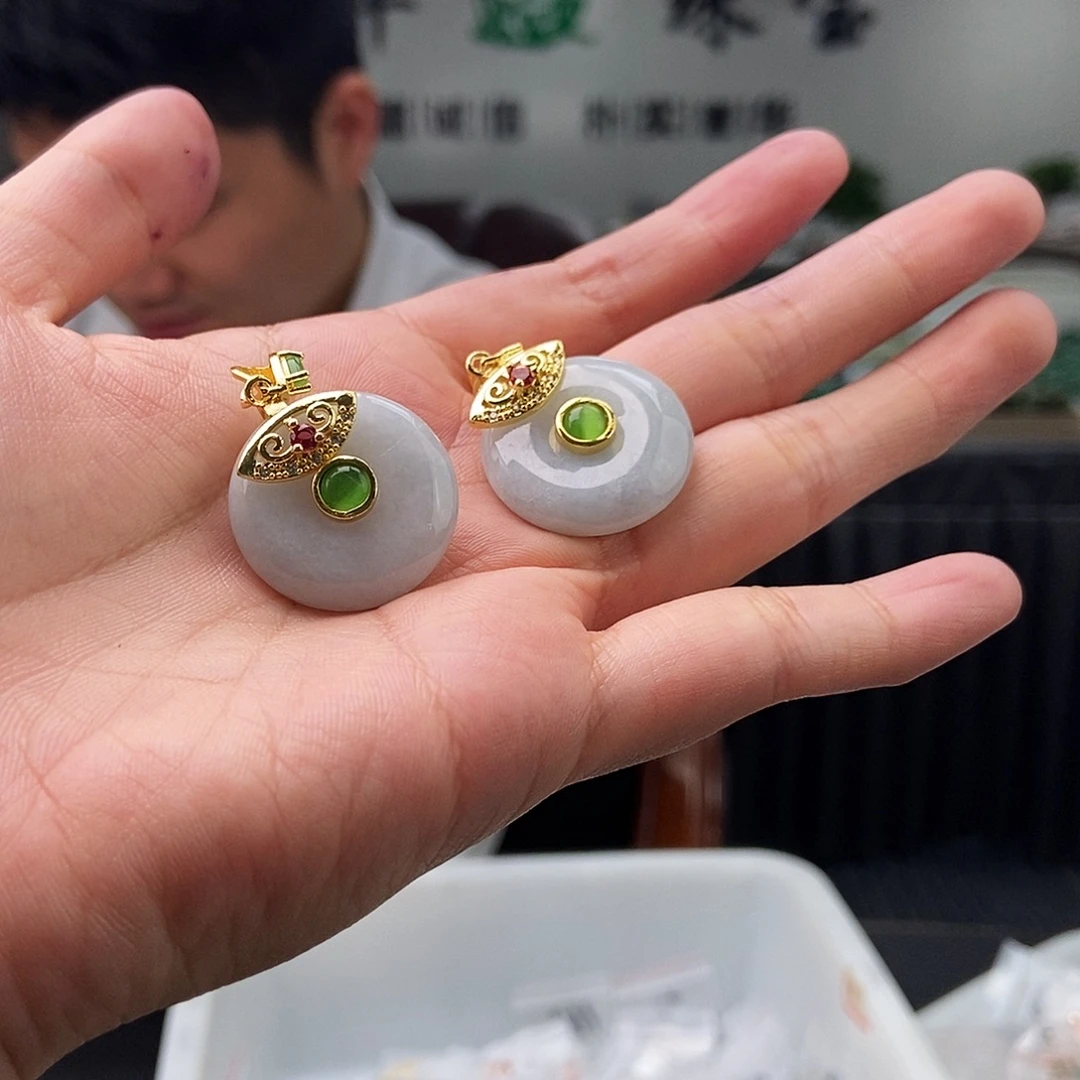 翡翠未镶嵌颈饰颜色多样性发拍一发一