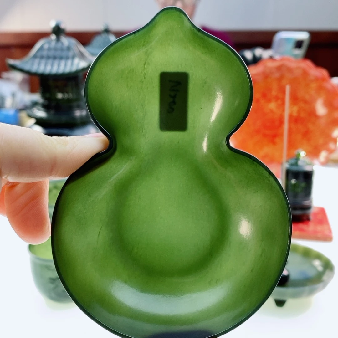 未镶嵌和田玉摆件微瑕