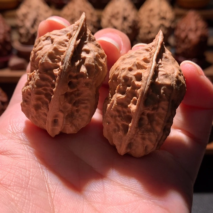 文玩核桃吊坠楸玥核32