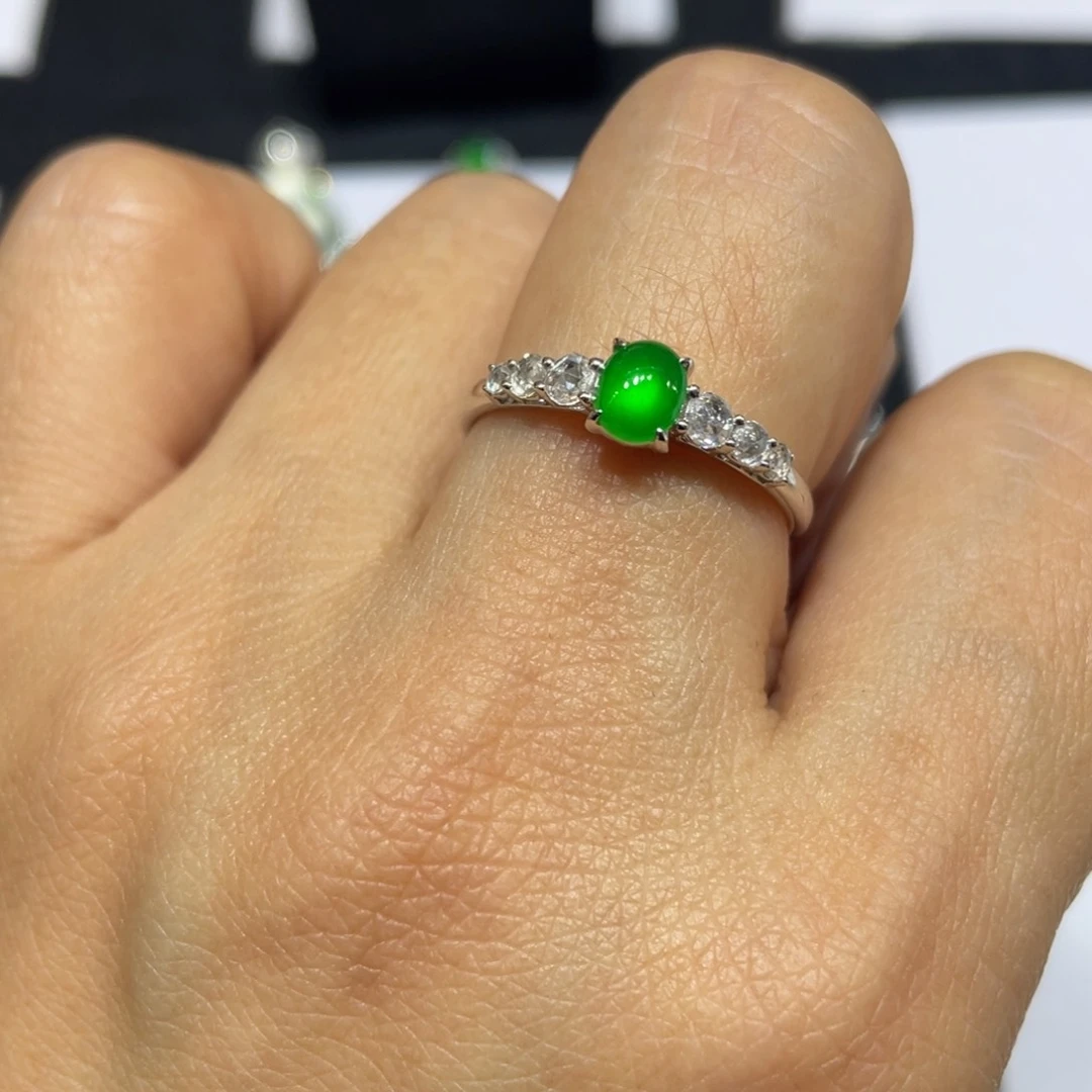 18K金镶嵌定制翡翠蛋面