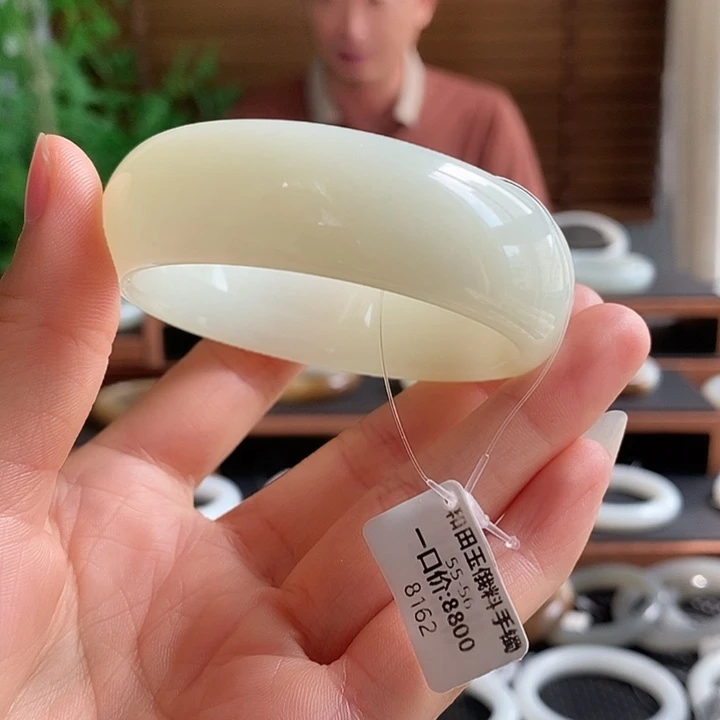 未镶嵌手镯和田玉8162