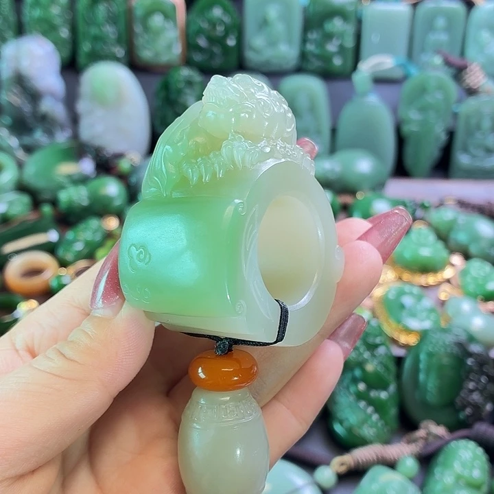 糯****和田玉未镶嵌把件