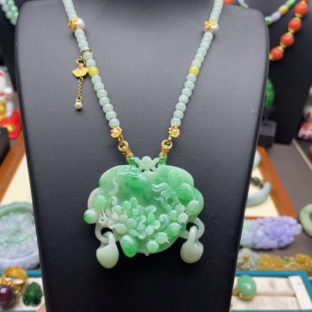 翡翠未镶嵌颈饰翡翠花牌