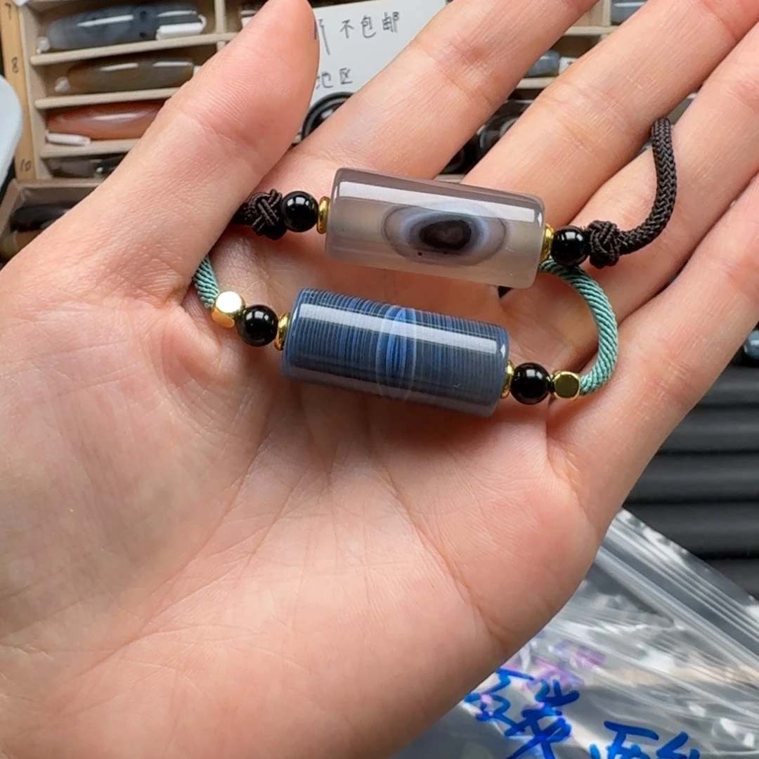 碳***。玛瑙/玉髓未镶嵌颈饰