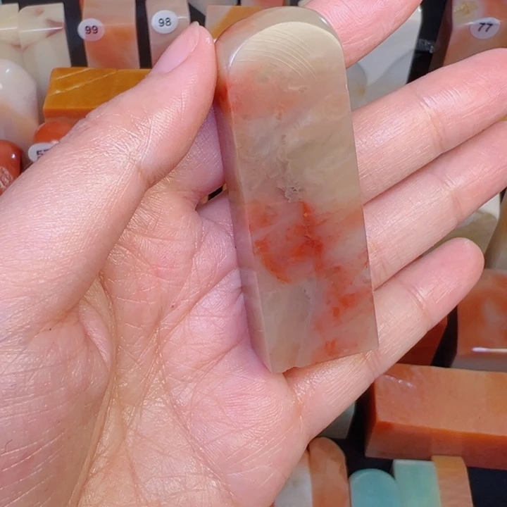 老挝石彩**岐老挝精品素章
