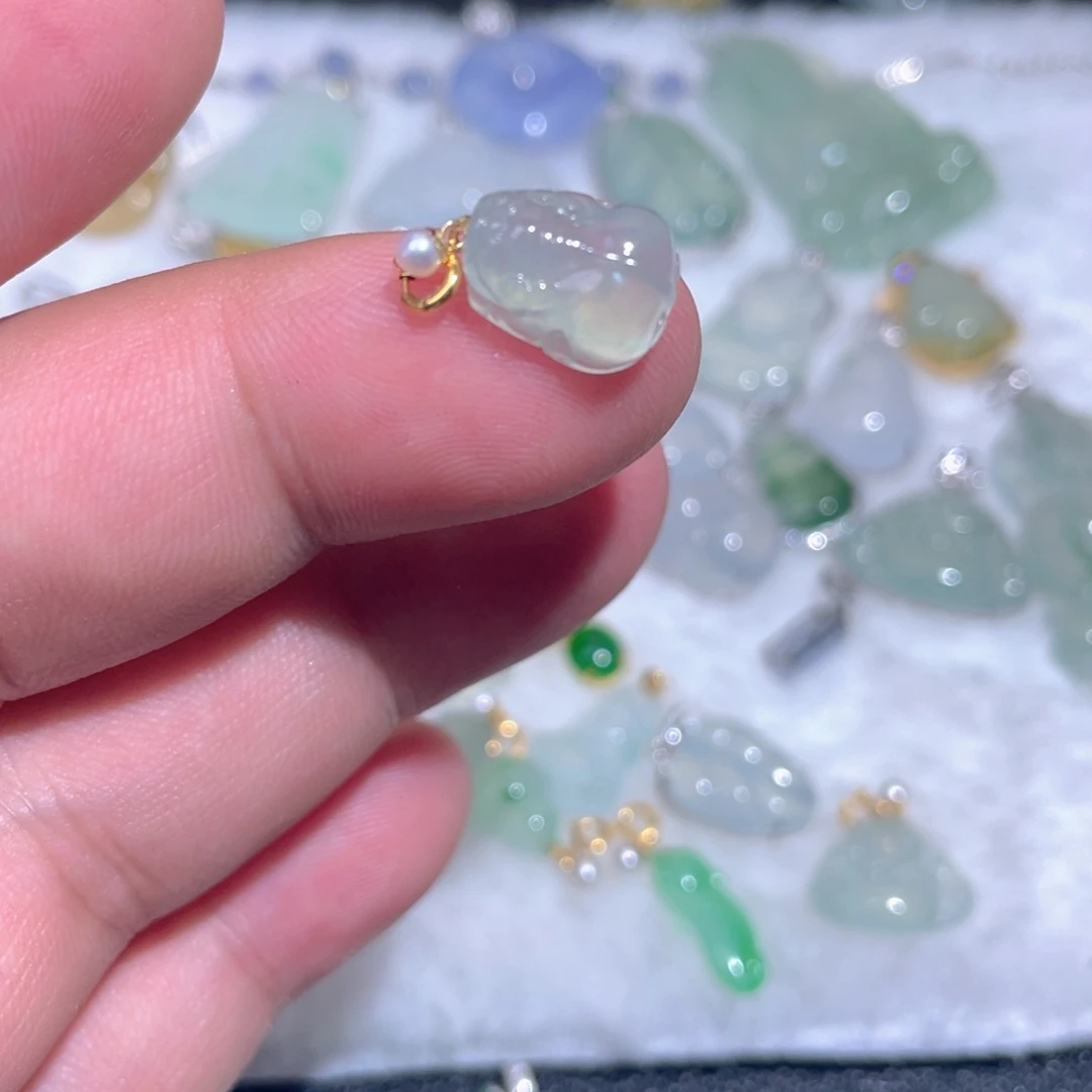 翡翠18K金镶嵌颈饰