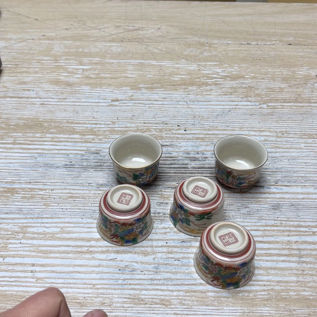 瓷片靓**！密密麻麻地排列着一个