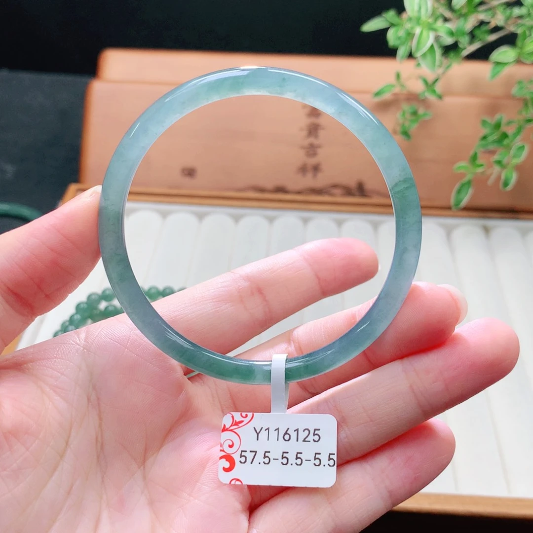 未镶嵌手镯（圆镯）翡翠