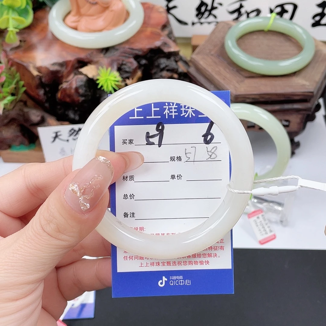和田玉未镶嵌手镯