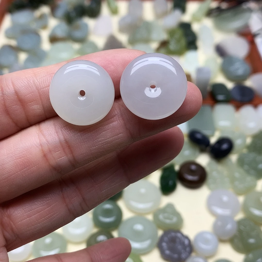 和田玉未镶嵌颈饰多样发一