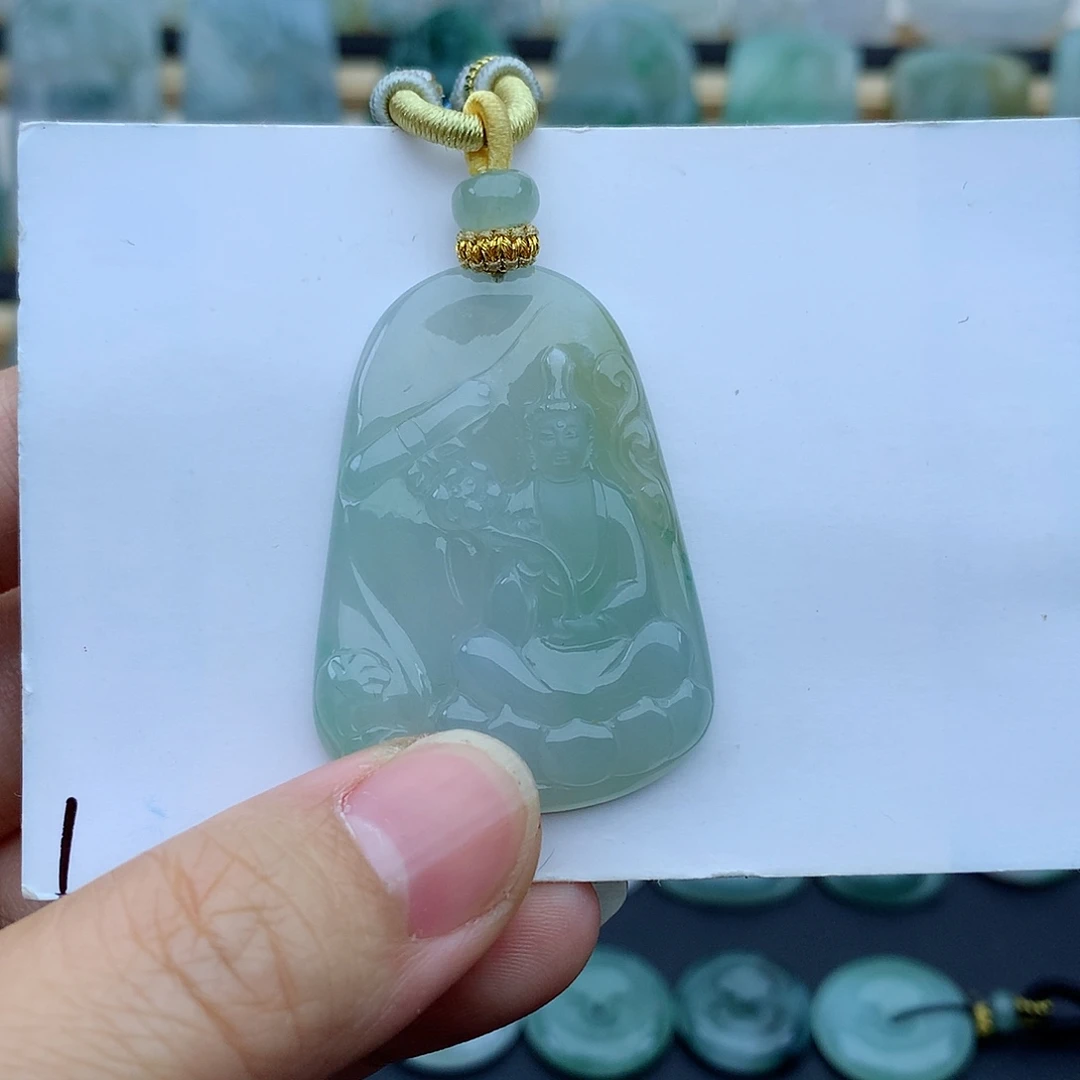 一****翡翠未镶嵌颈饰大势至