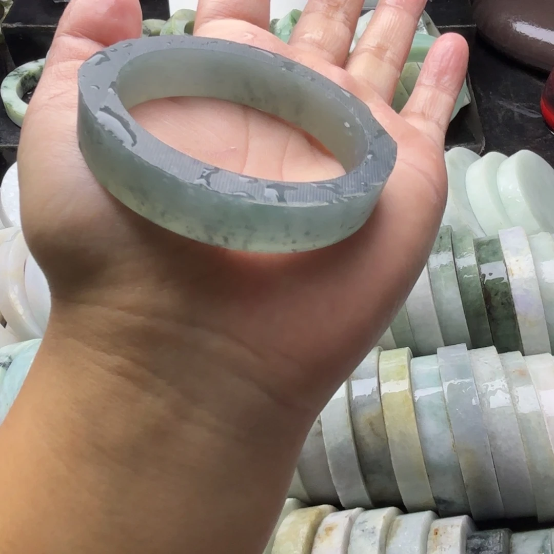 亦***雪定制翡翠未镶嵌翡翠手镯定制
