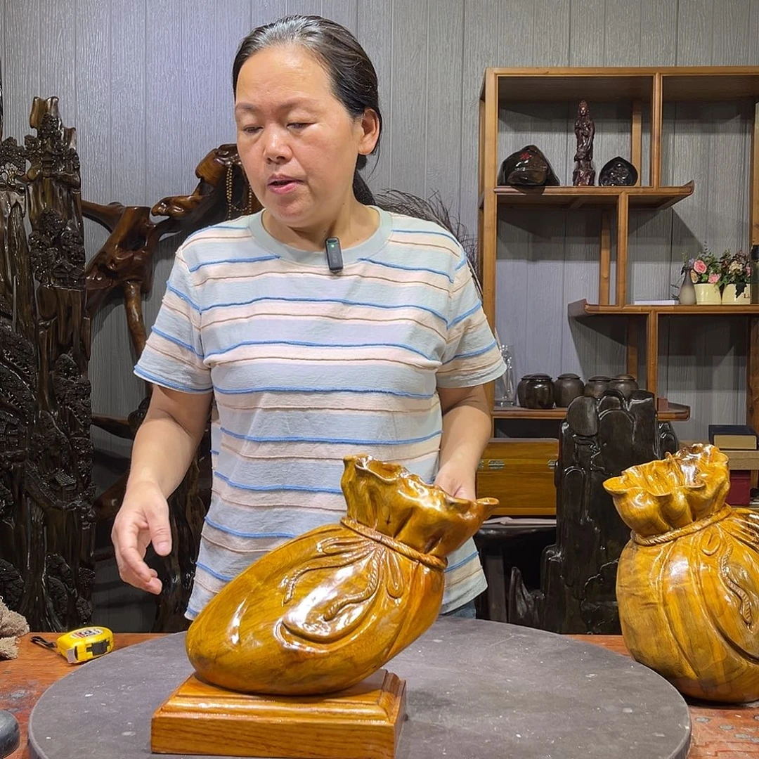 金丝楠在*上树根钱袋子