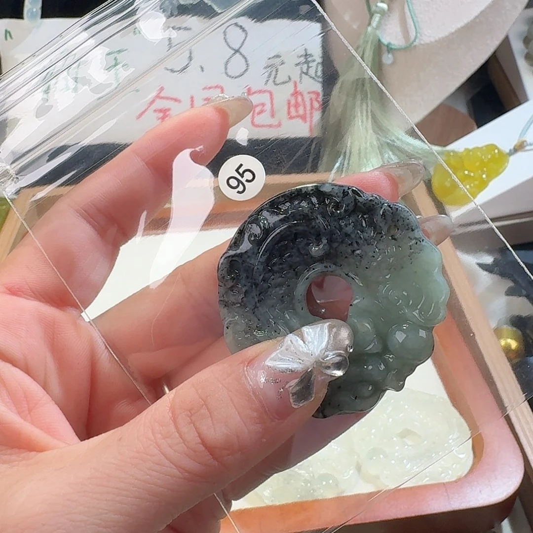 蛇纹石玉颈饰合金精美礼品