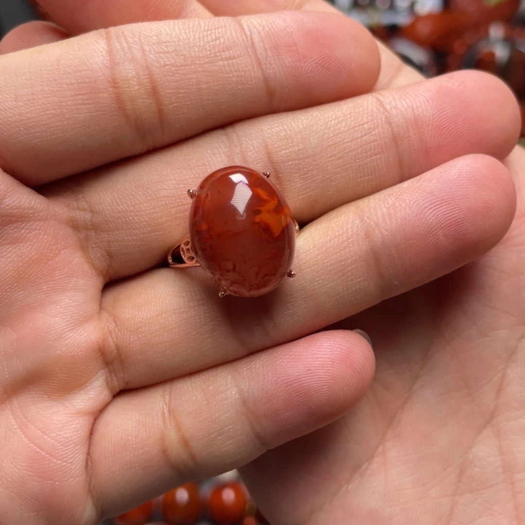 【闪购商品】银S925镶嵌蛋面戒指南红玛瑙猫**静