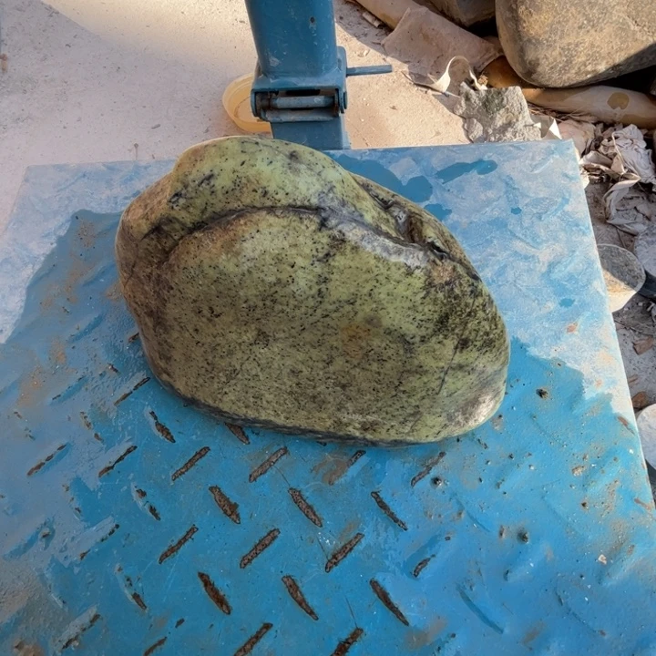 往***哥蛇纹石玉未镶嵌原石3.3公斤