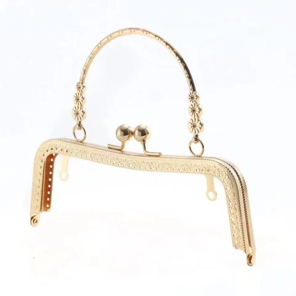 三朵花雕花手挽口金包金色20厘米  拍下送改版图纸