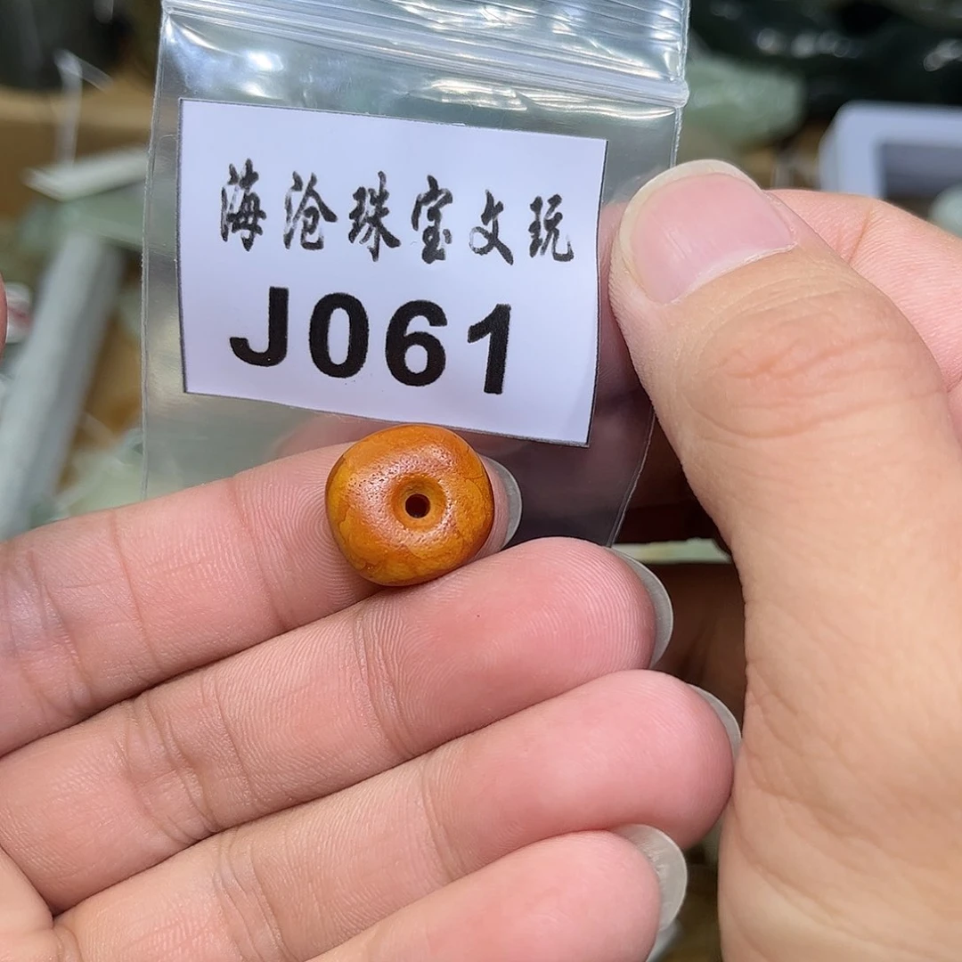 未镶嵌颈饰蜜蜡小饼子