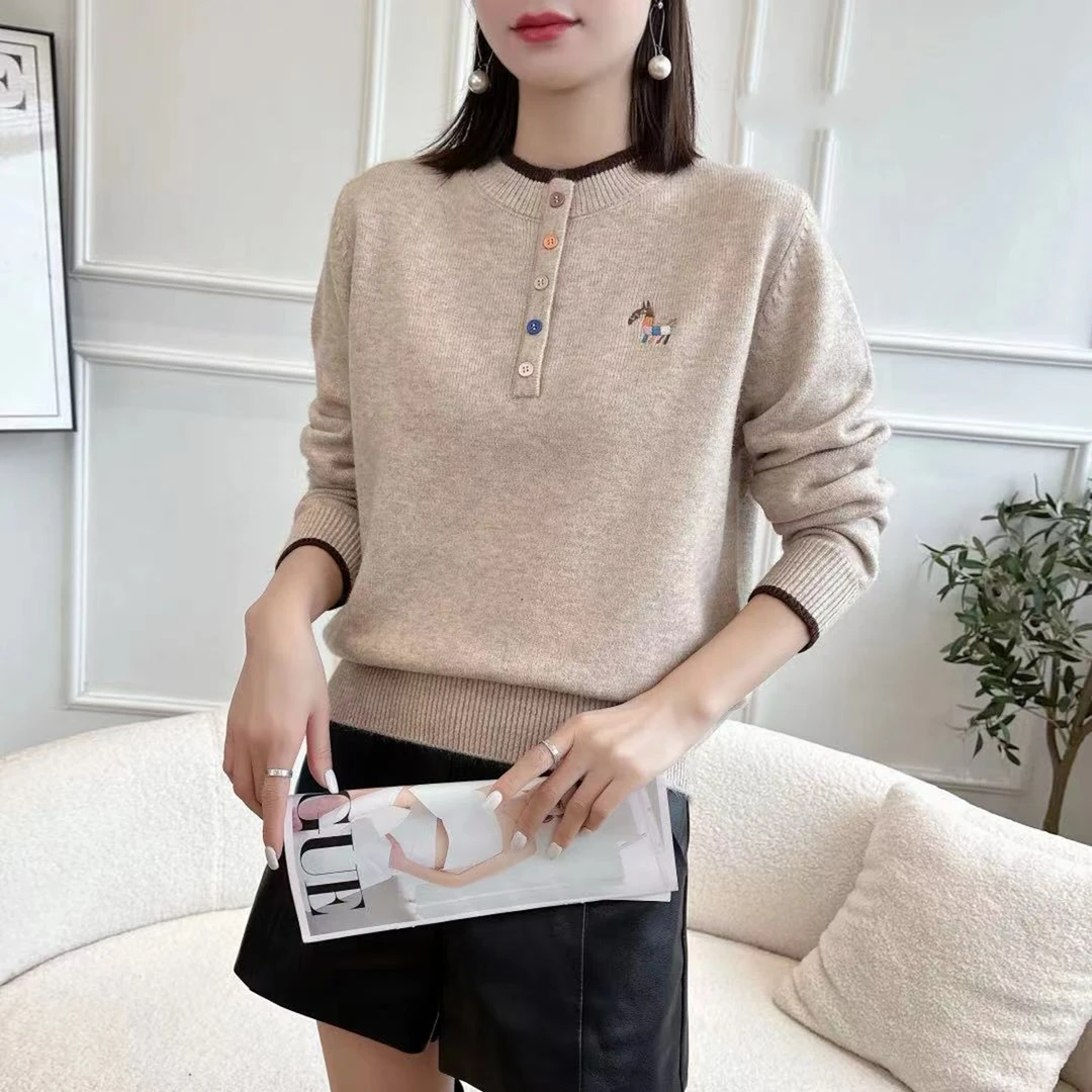 【秋季新款】韩版彩扣设计小马刺绣减龄圆领套头毛衫BQ5171 衣长58