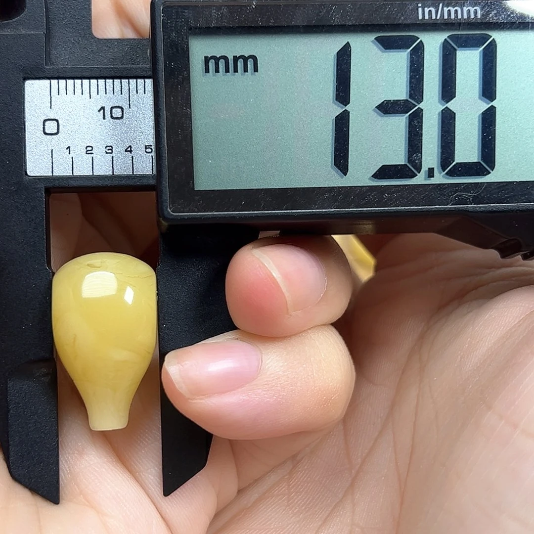 未镶嵌琥珀裸石三通