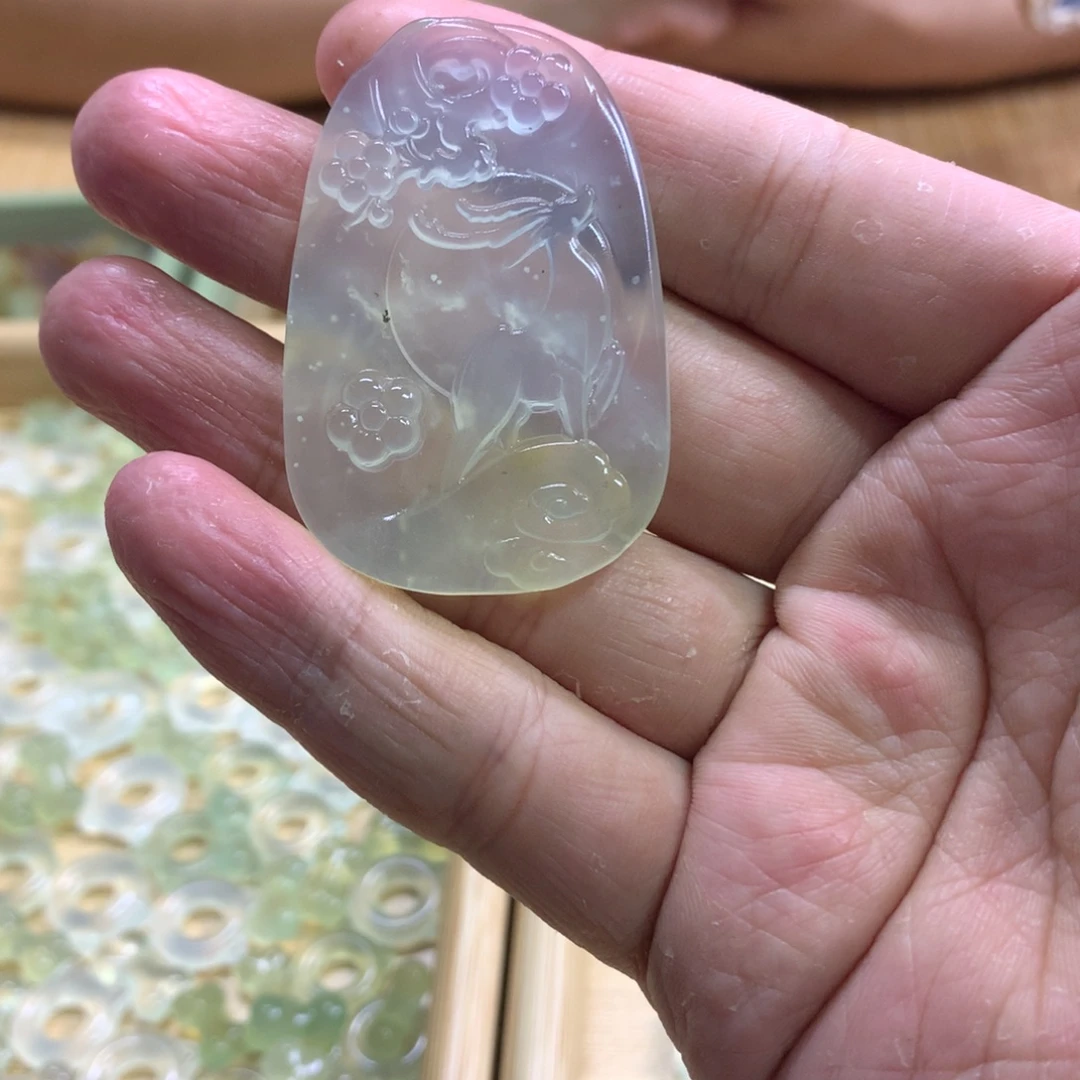 蛇纹石玉未镶嵌吊坠