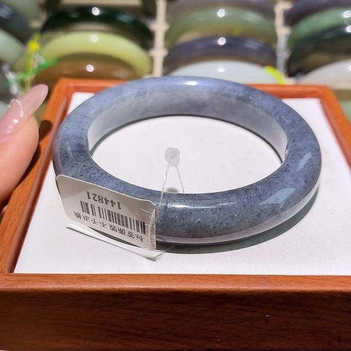 和田玉未镶嵌手镯72号56+