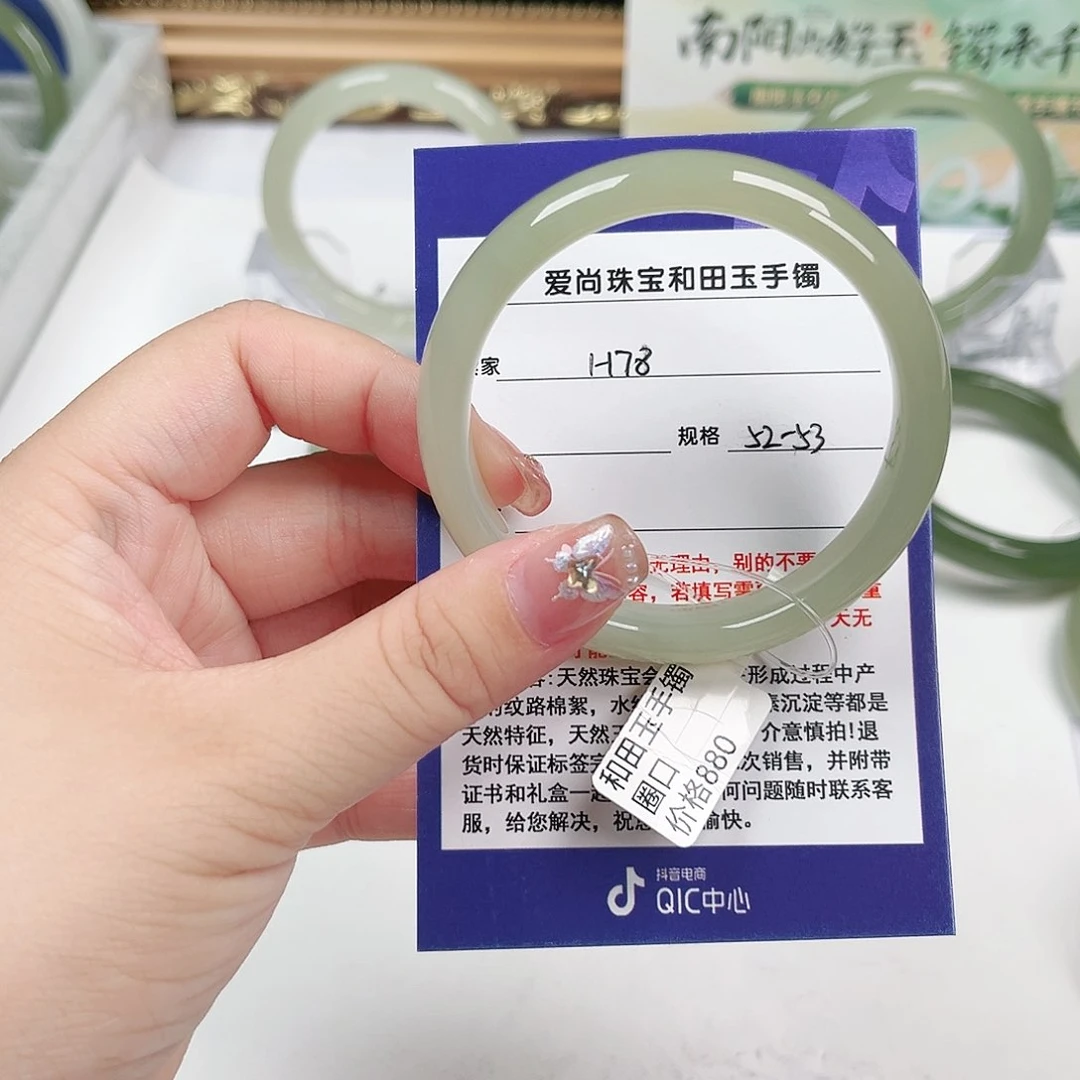 和田玉手镯未镶嵌你****！