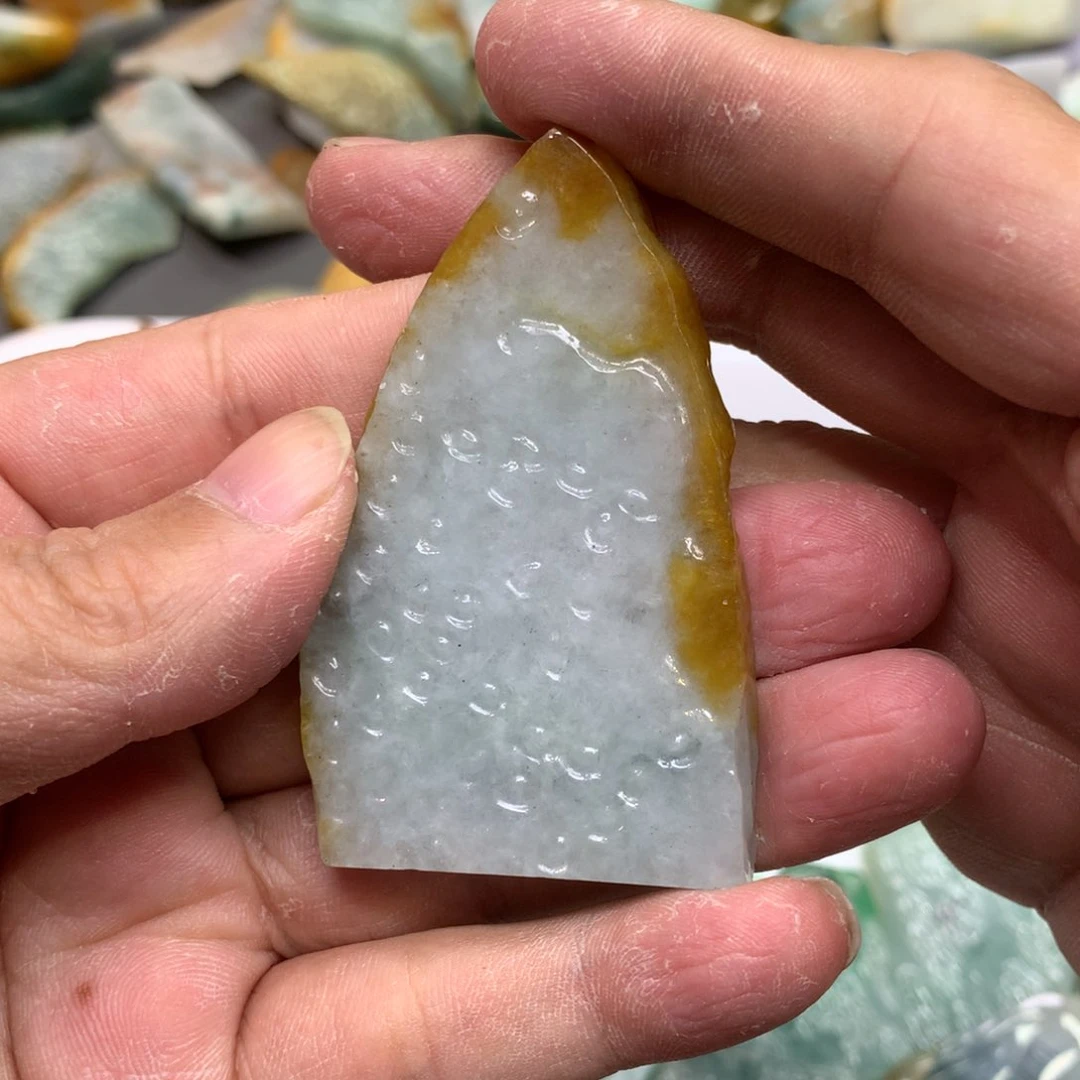 翡翠颈饰未镶嵌翡翠