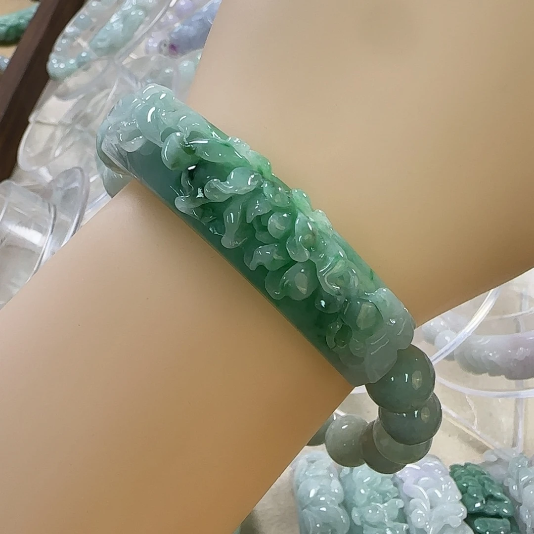 翡翠未镶嵌颈饰手牌