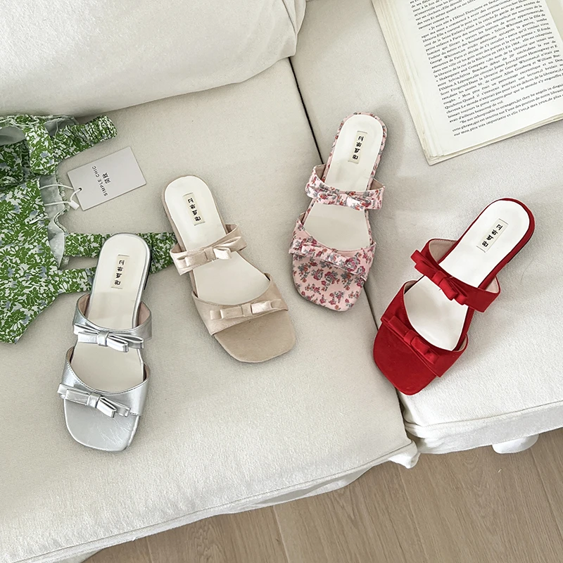 法式温柔仙女风蝴蝶结一字拖鞋女夏2025露趾复古镂空沙滩碎花凉拖