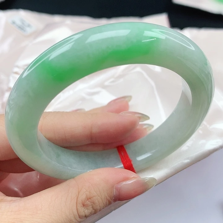 未镶嵌手镯翡翠，818