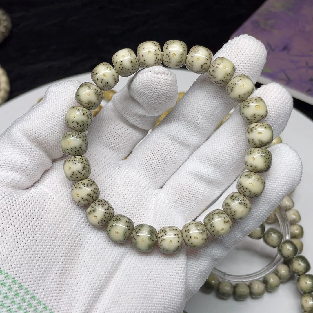 星月菩提吊坠50。10/9绿包白黄金瞳通体留白