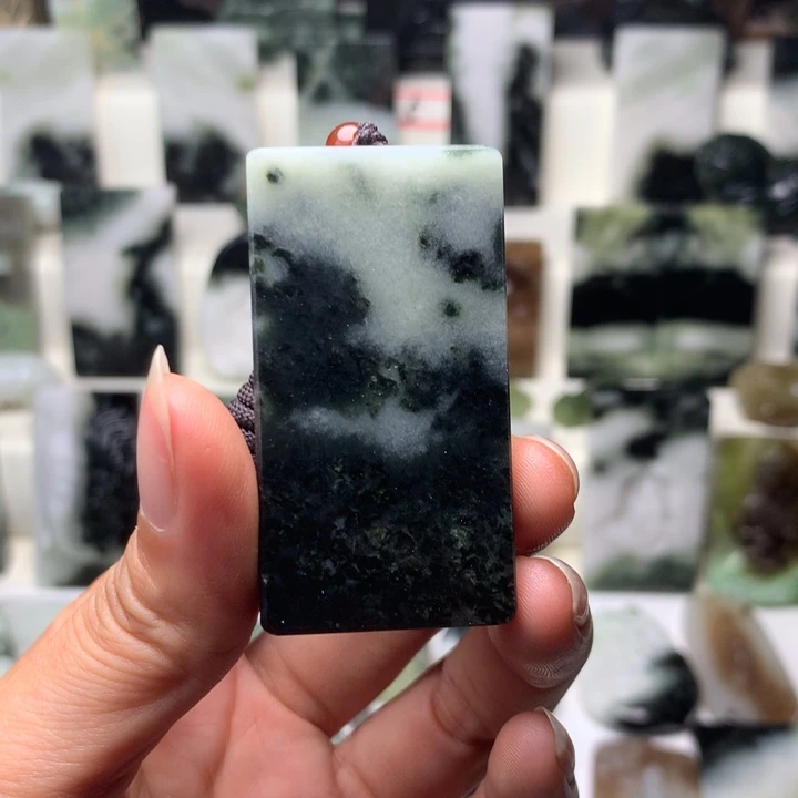 独山玉未镶嵌颈饰