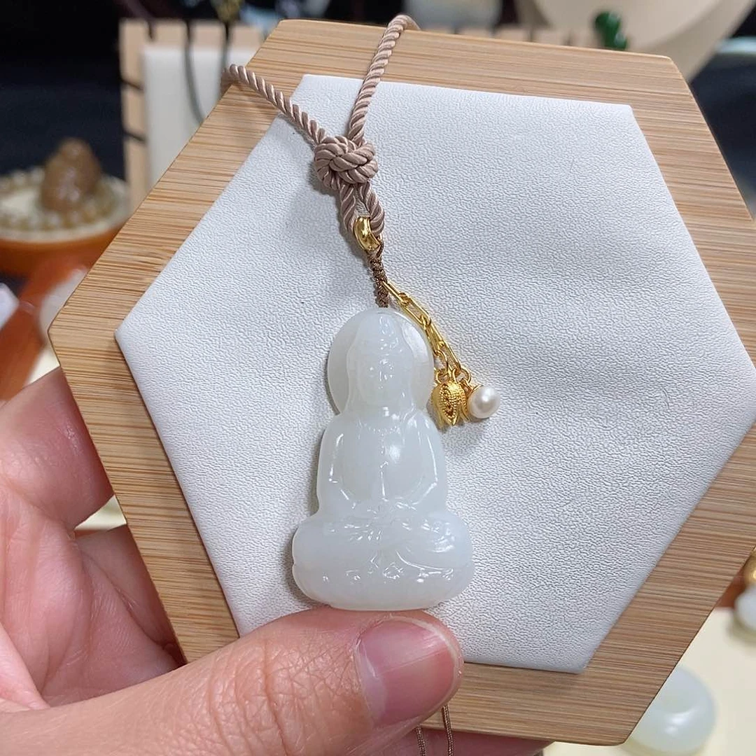 和田玉颈饰未镶嵌