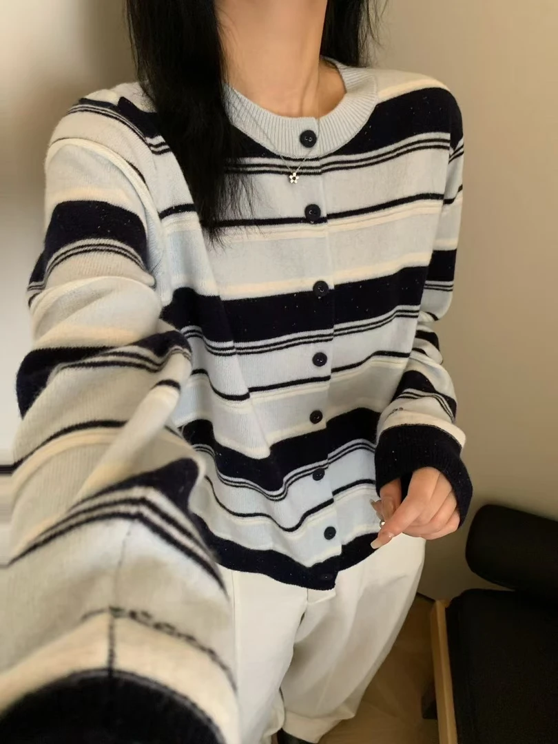 不能机洗烘干！【小清新条纹】SSJ  正肩款100羊极细软糯开衫～不扎人