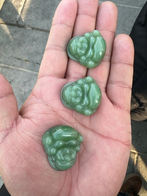 俄料碧玉和田玉粉绿带猫眼夹层料佛公多样性拍一发一