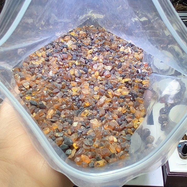 琥珀未镶嵌裸石颗粒