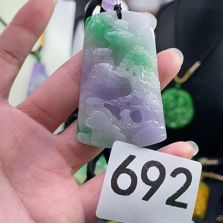翡翠未镶嵌吊坠(赠链)
