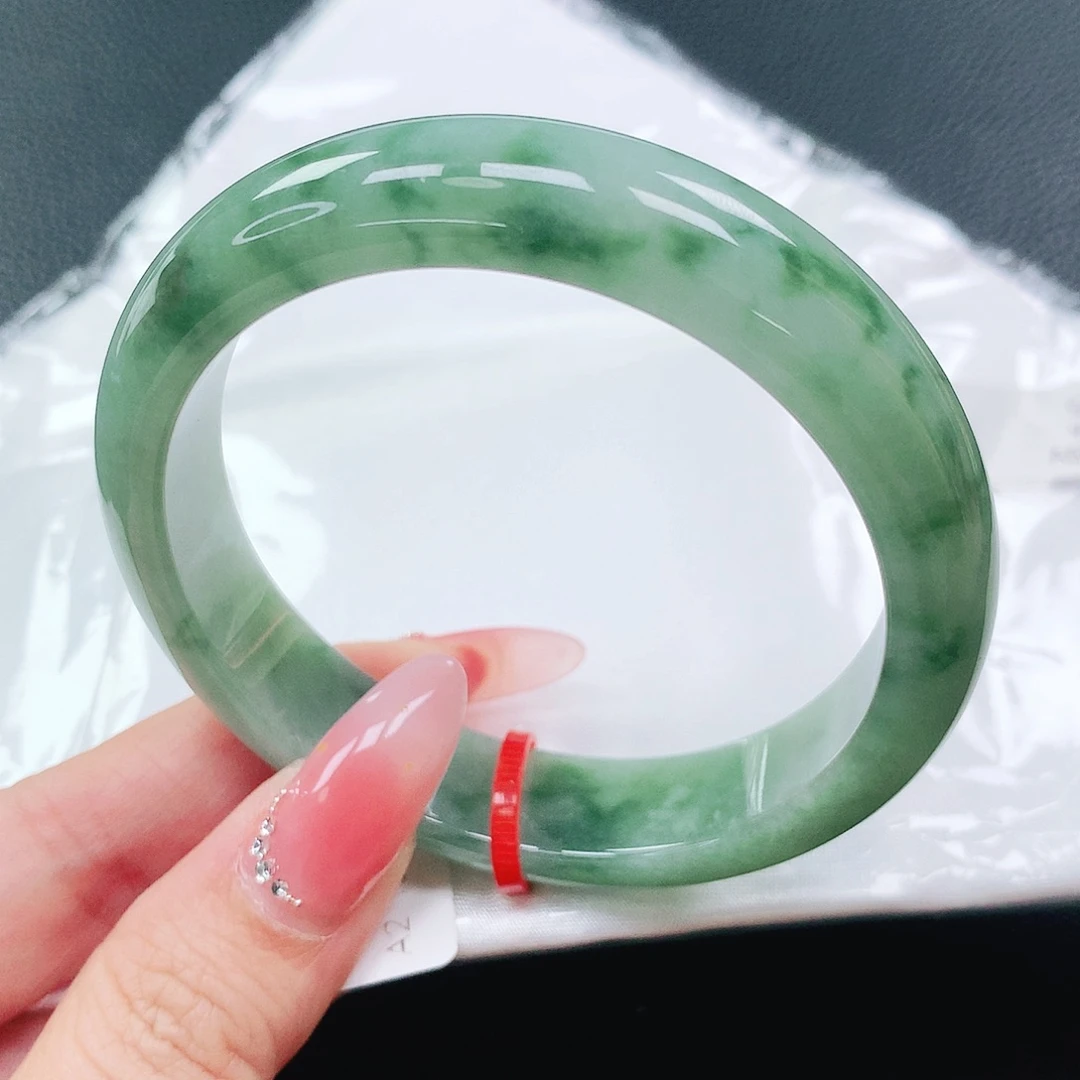 翡翠手镯未镶嵌57圈