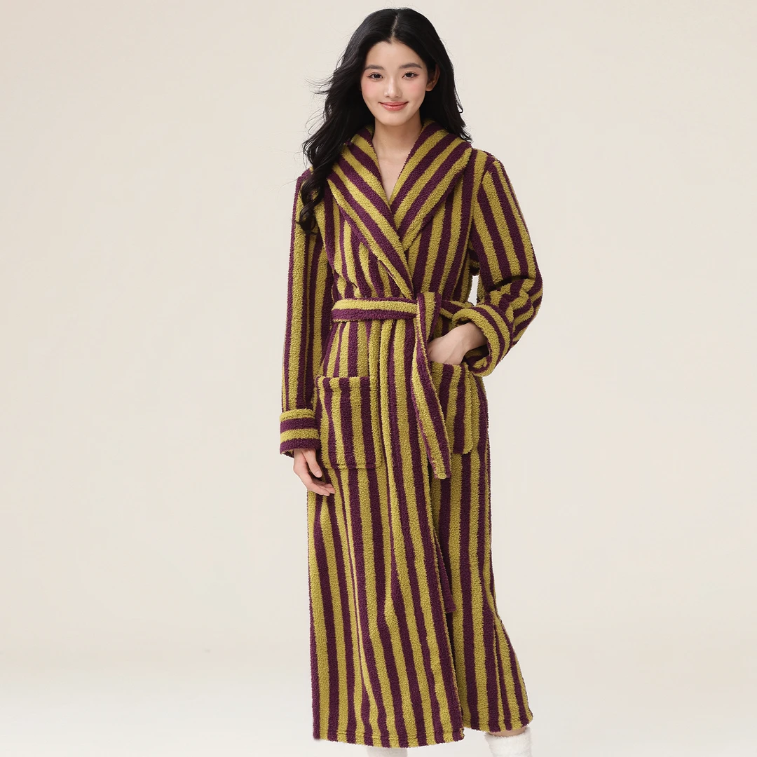 睡袍女冬加厚加长款保暖新品珊瑚绒睡衣法兰绒浴袍条纹大码家居服