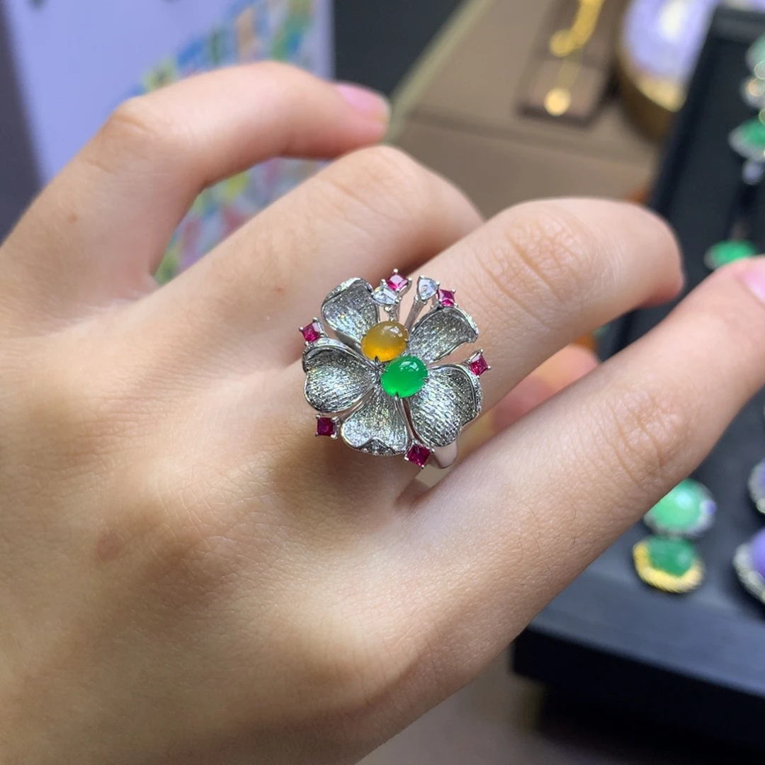 翡翠18K金镶嵌颈饰翡翠