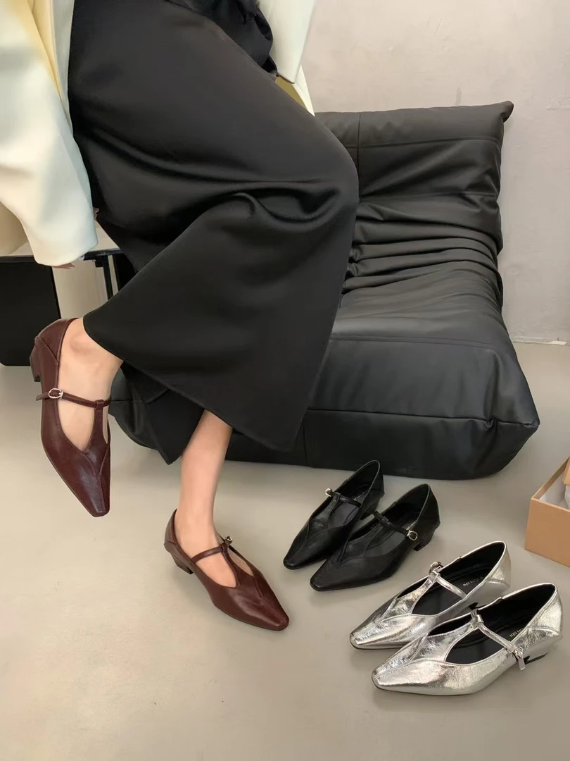 J 8685-1 法式复古尖头粗跟丁字带单鞋女2025低跟平软底玛丽珍鞋