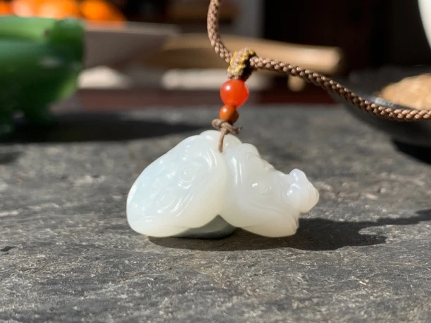 白玉呱呱来财 苏工雕刻 白细油润