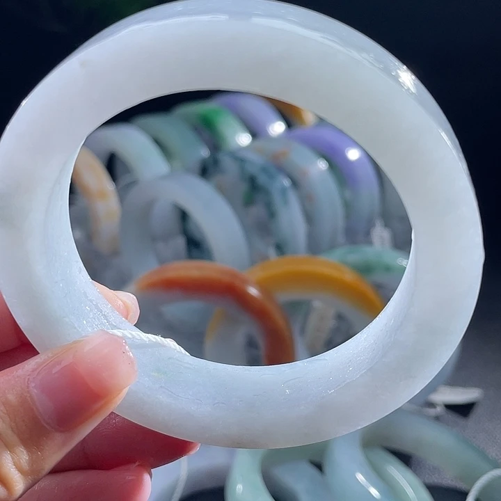 定制翡翠未镶嵌翡翠手镯