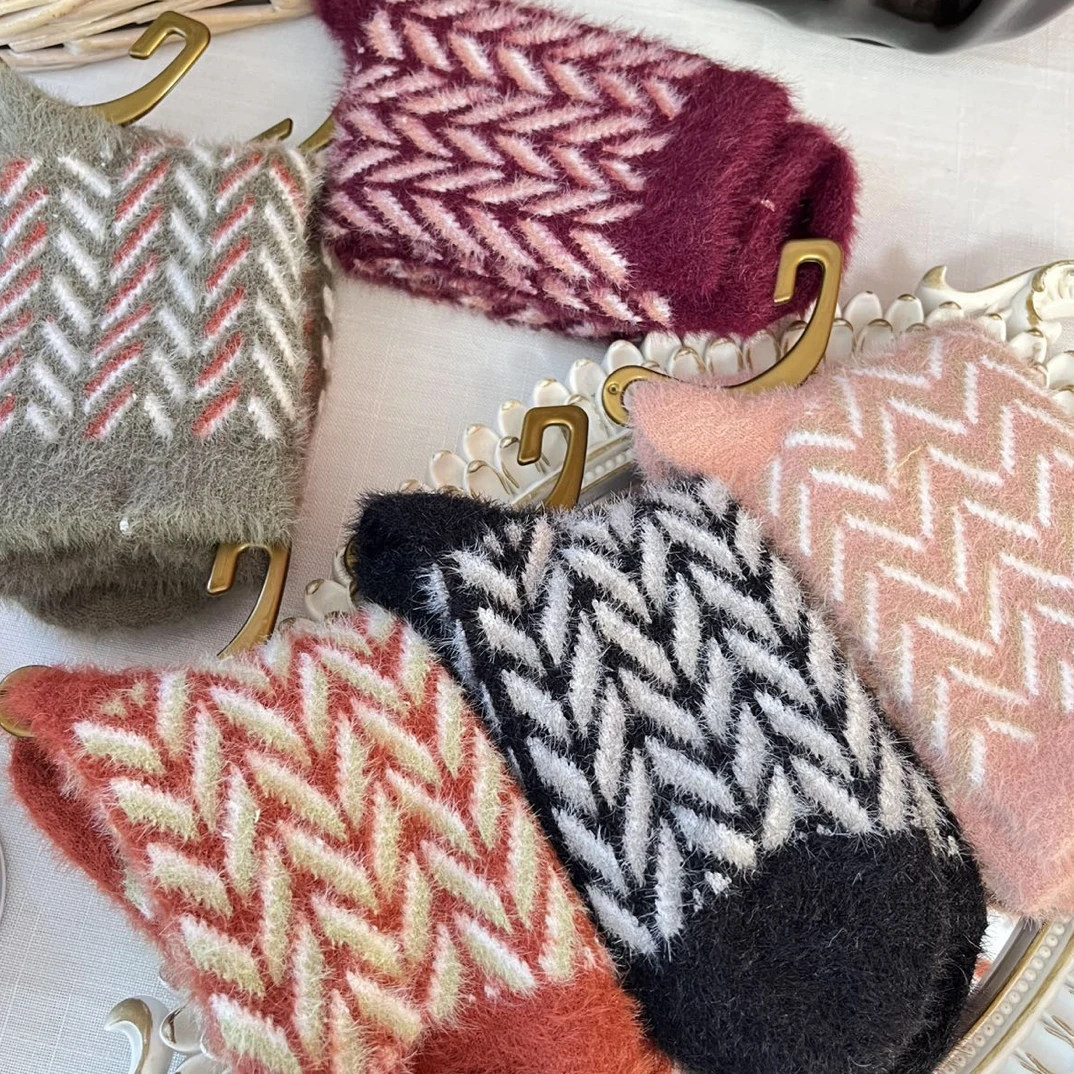 秋冬款加绒加厚纯色毛圈高筒中筒女厚袜保暖舒适