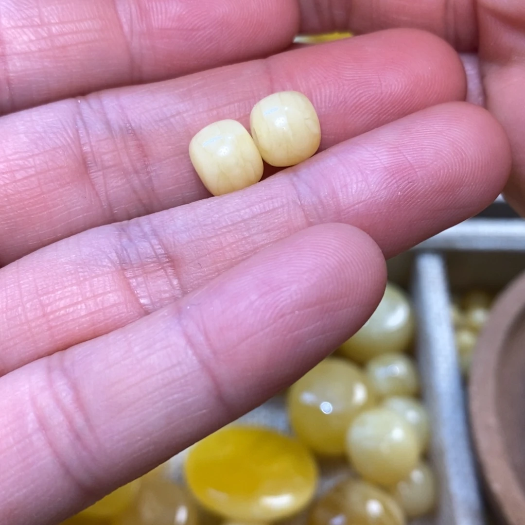 遇***白琥珀未镶嵌裸石蜜蜡配珠