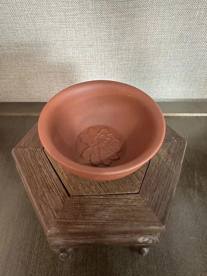 宜兴岁颐传砂原矿全手朱泥内刻牡丹小杯
