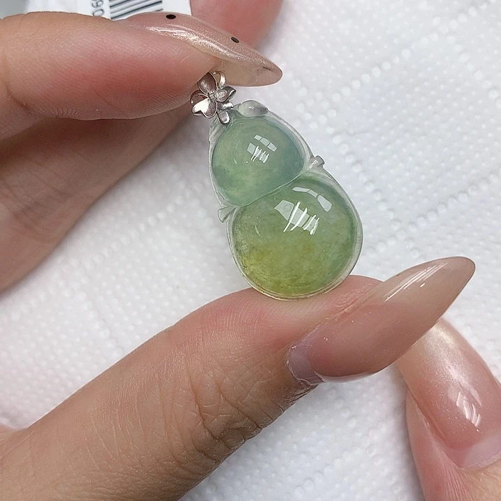 颈饰18K金镶嵌翡翠