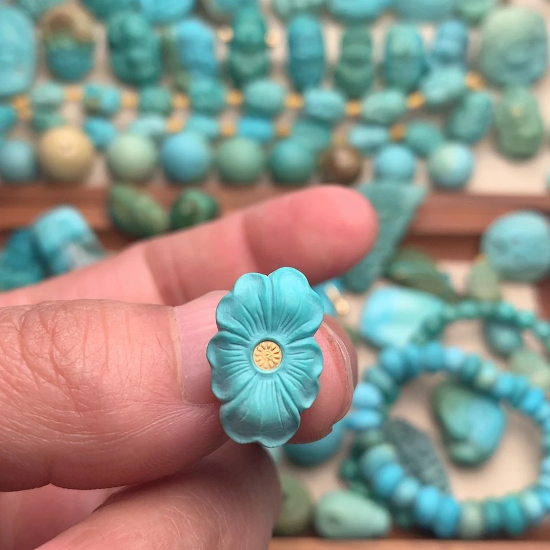 L***阳绿松石未镶嵌颈饰